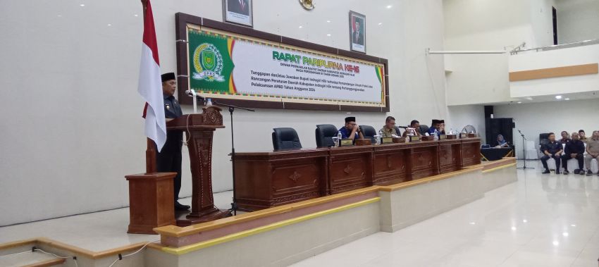 Hadiri Paripurna DPRD Inhil ke-16, Bupati Herman Sampaikan Tanggapan atas Pandangan Fraksi Terkait Ranperda Pertanggungjawaban APBD 2024