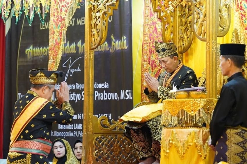 Kapolri Terima Anugerah Ingatan Budi dari LAMR