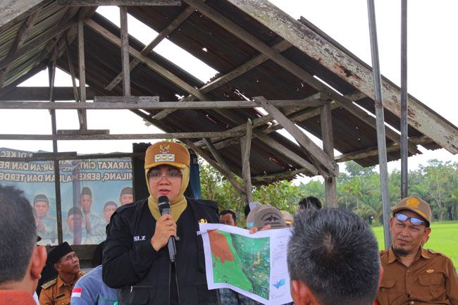 Tinjau Lahan Sawah Mengering di Bungaraya, Bupati Afni Dorong Kolaborasi dan Solusi Permanen