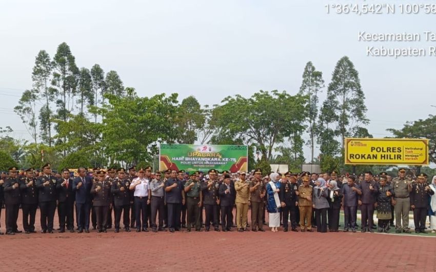 Mewakili Dandim 0321/Rohil, Danramil 02/TP Hadiri Upacara Hari Bhayangkara ke-79 Polres Rohil