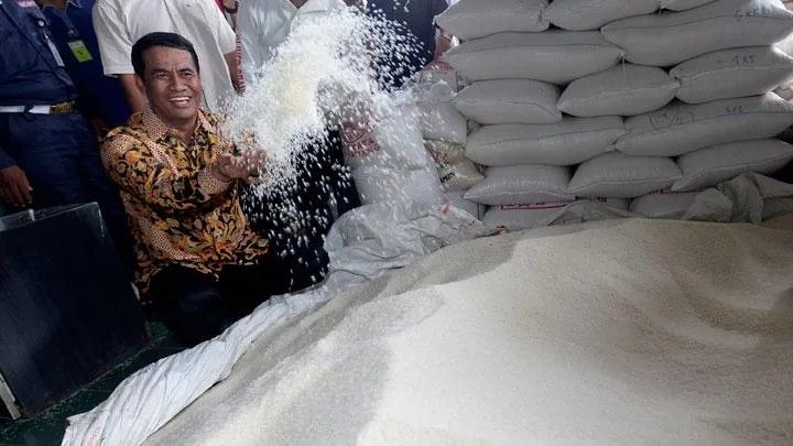Kementan Temukan Beras Oplosan, Kerugian Mencapai Rp99 T