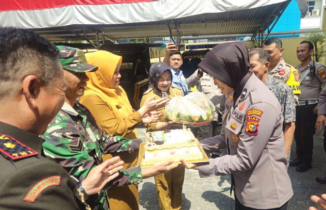 Danramil dan Camat Kunjungi Polsek Pekanbaru Kota Momen Spesial HUT Bhayangkara Ke79 2025