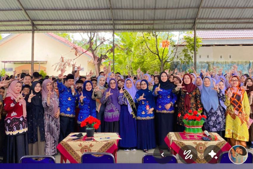 Kunjungi UPT SMP Negeri 1 Bangkinang&nbsp;Kota, Bunda Literasi Riau dan Kadispersip Riau Serahkan Penghargaan