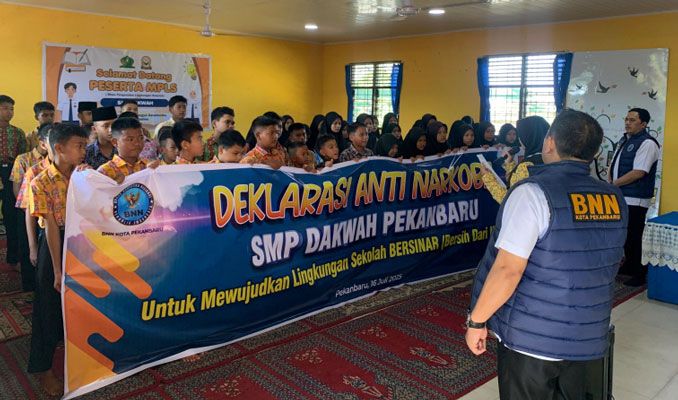 Ratusan Pelajar di Pekanbaru Deklarasi Anti Narkoba Bersama BNN, Kombes Wawan: Jauhi Narkoba Raih Cita-cita