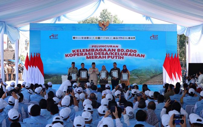 Panglima TNI Dampingi Presiden RI Luncurkan 80.000 Koperasi Desa Merah Putih