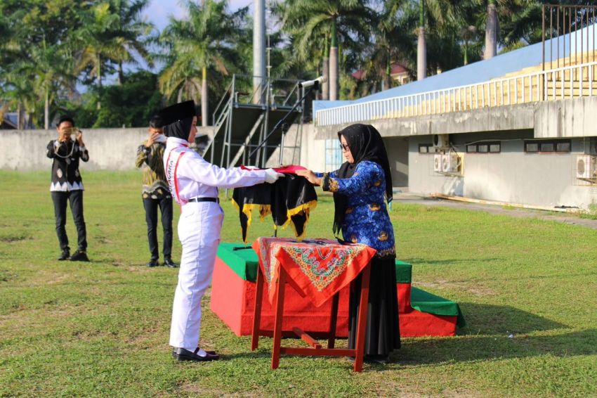 UPT SMP Negeri 1 Bangkinang Kota Gelar Upacara Peringatan HUT RI ke-80 di Stadion Tuanku Tambusai
