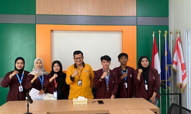 Mahasiswa KKN Universitas Abdurrab Sungai Pinang Kelompok 19 Sosialisasi di SMKS Global Cendekia