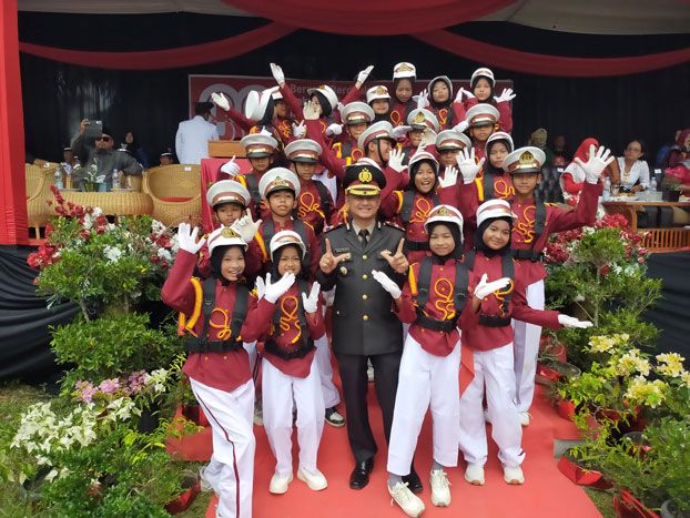 Hadiri Upacara HUT RI di Kandis, Kompol Herman Sampaikan Pesan Green Policing dan Nilai Perjuangan kepada Siswa-siswi