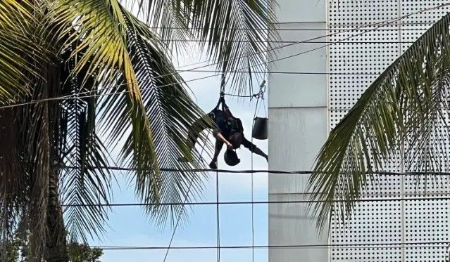 Tersengat Listrik, Pekerja di Pekanbaru Pingsan Tergantung di Ketinggian