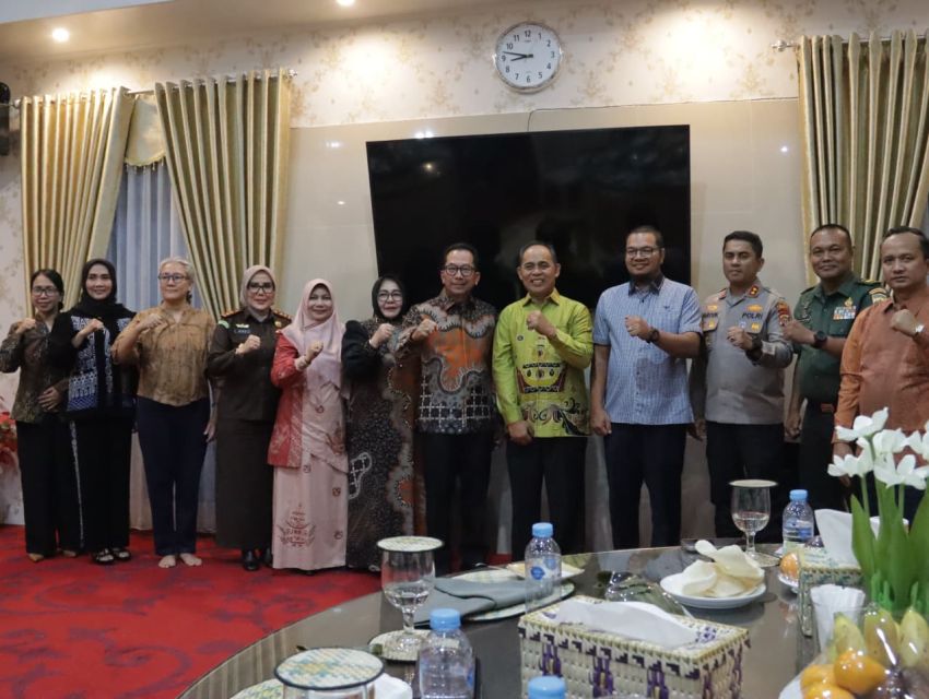Bupati Inhil Jamu Makan Malam dan Ramah Tamah Bersama Kajati Riau