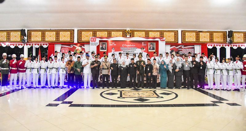 Kukuhkan Paskibraka Bengkalis, Bupati Kasmarni Berharap Jadi Teladan bagi Pelajar Lain