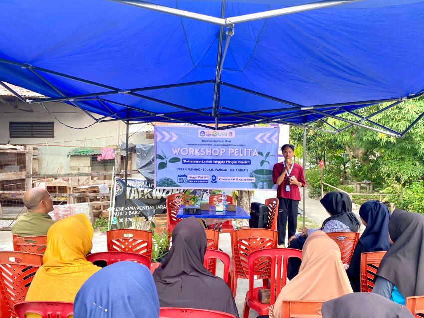 Inovatif, Mahasiswa Kukerta Unri Sulap Pekarangan Jadi Lumbung Pangan Mandiri Lewat Workshop PELITA di Kelurahan Air Hitam