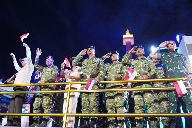 Panglima TNI Hadiri Pesta Rakyat dan Karnaval Bersatu HUT Kemerdekaan RI Ke-80 di Monas