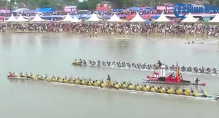 Bintang Emas Cahaya Intan Juara Pacu Jalur Tepian Narosa 2025