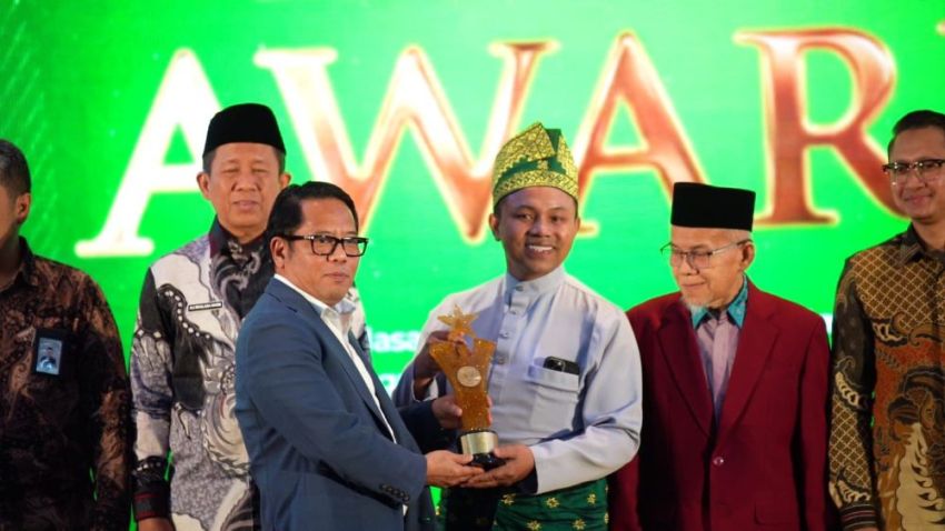 Gubernur Abdul Wahid Terima BWI Awards 2025, Riau Provinsi Terbaik dalam Wakaf