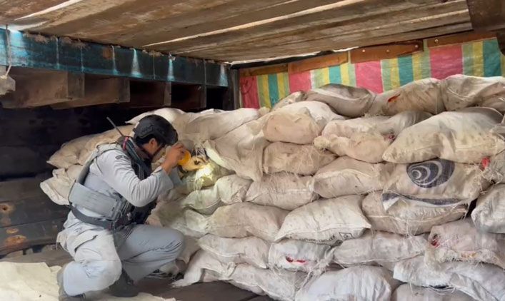 Bakamla RI Amankan Kapal Selundupkan Bawang Merah