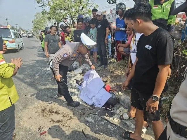 Truk Tabrak Mobil dan Motor di HR Subrantas, Imam Mesjid Tewas di Tempat