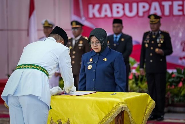 HUT RI ke-80, Bupati Afni Kukuhkan 30 Paskibraka Siak