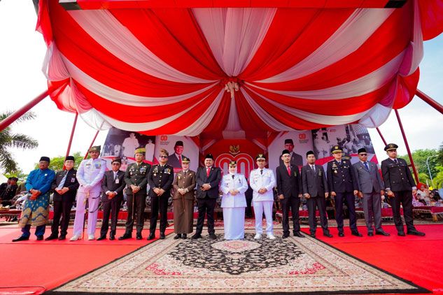 Bupati Kasmarni Pimpin Upacara Detik-Detik Proklamasi Kemerdekaan RI ke-80