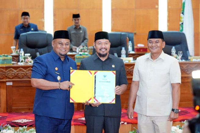 Wakil Bupati Siak Sampaikan Nota Keuangan APBD-P 2025 dan 8 Ranperda