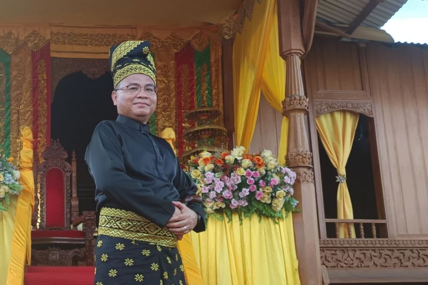 Terima Gelar Adat Kerajaan Rokan, Prof Junaidi  Komitmen Jaga Marwah Budaya