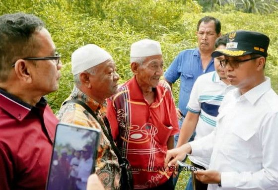 Wabup Rohil Tinjau Tapal Batas yang Bersengketa dengan Rohul