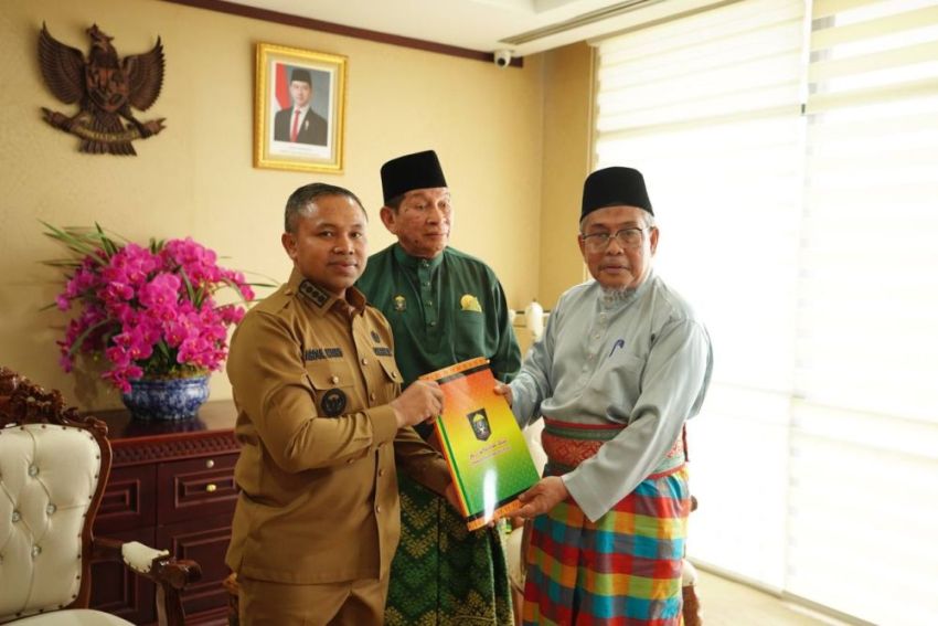 LAMR Beri Laporan Gagasan DIR kepada Gubernur