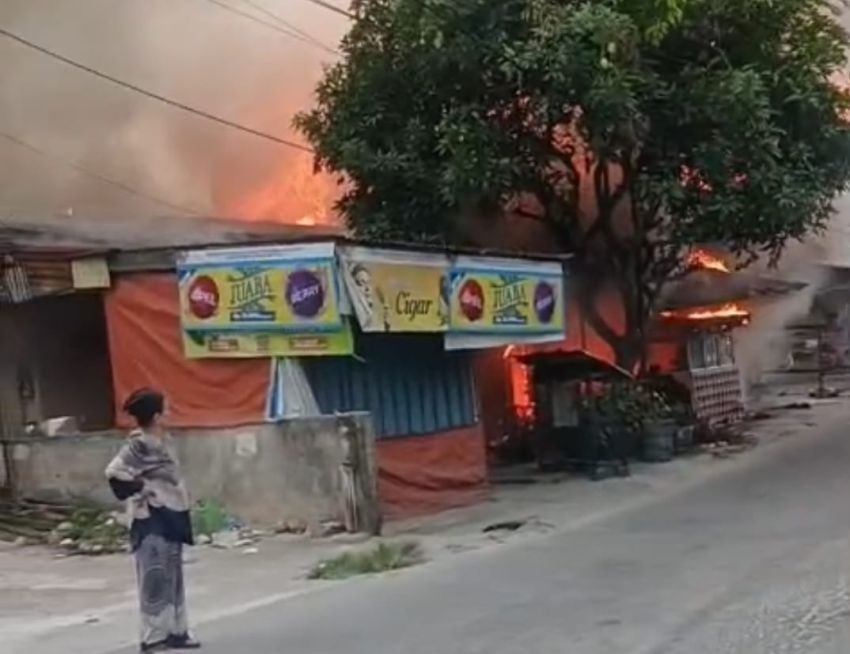 Jago Merah Mengamuk, Enam Kios dan Satu Unit Rumah di Jalan Pepaya Pekanbaru Ludes Terbakar Siang Tadi