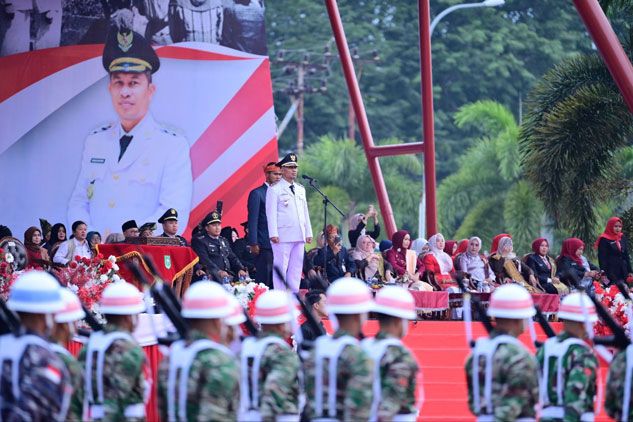Wabup Bagus Santoso Irup Penurunan Bendera HUT Ke-80 RI di Bengkalis