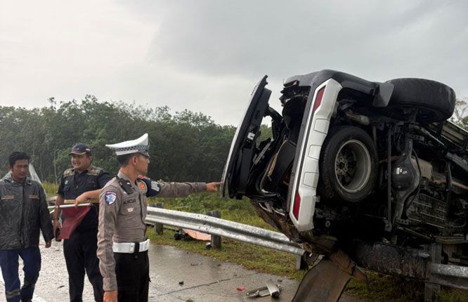 Fortuner Tergelincir di Tol Bangkinang, Satu Luka Berat dan Dua Luka Ringan