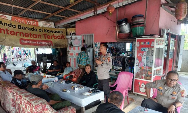 Sambang Warga Kampung Jambai Makmur, Kapolsek Kandis Sampaikan Penguatan Harkamtibmas dan Green Policing