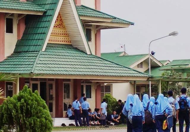 Ratusan Siswa dan Guru SMAN Plus Riau Diserang Wabah Penyakit, Siswa Belajar Daring