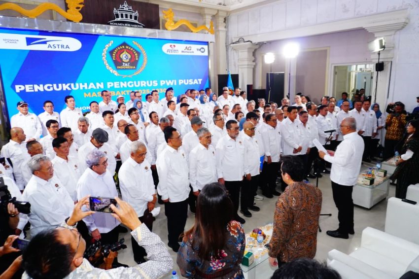 Pengurus PWI Pusat 2025-2030 Dikukuhkan, Menkomdigi: PWI Rumah Aman Wartawan