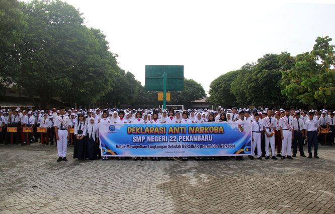 Ratusan Siswa SMPN 22 Pekanbaru Deklarasi Anti Narkoba Bersama BNN