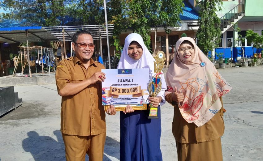 Siswi UPT SMP Negeri 4 Siak Hulu Wakili Riau pada Lomba Resensi Tingkat Nasional 2025