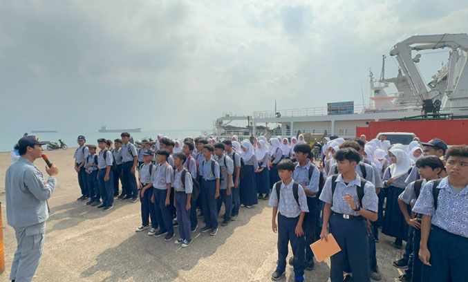 KN. Tanjung Datu-301 Kenalkan Dunia Kemaritiman Kepada Pelajar