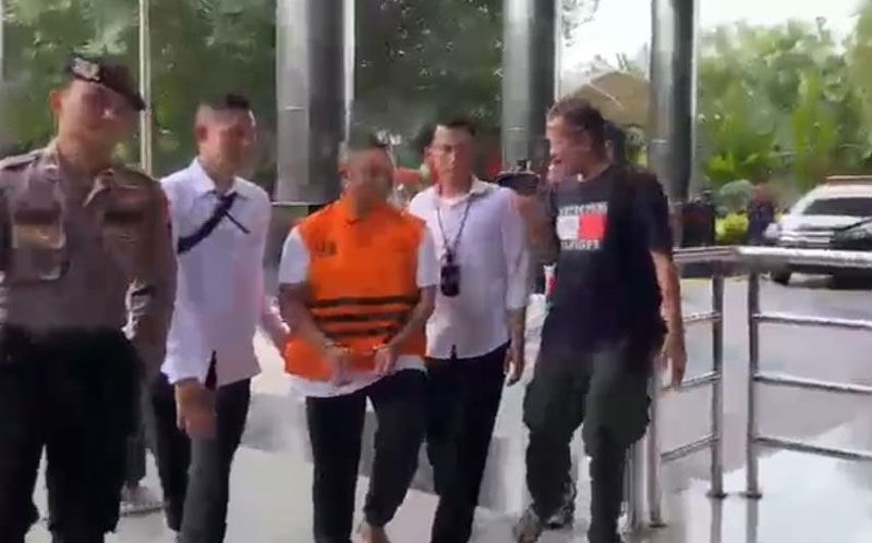 Beredar Video Gubernur Riau Abdul Wahid Kenakan Rompi Oranye KPK