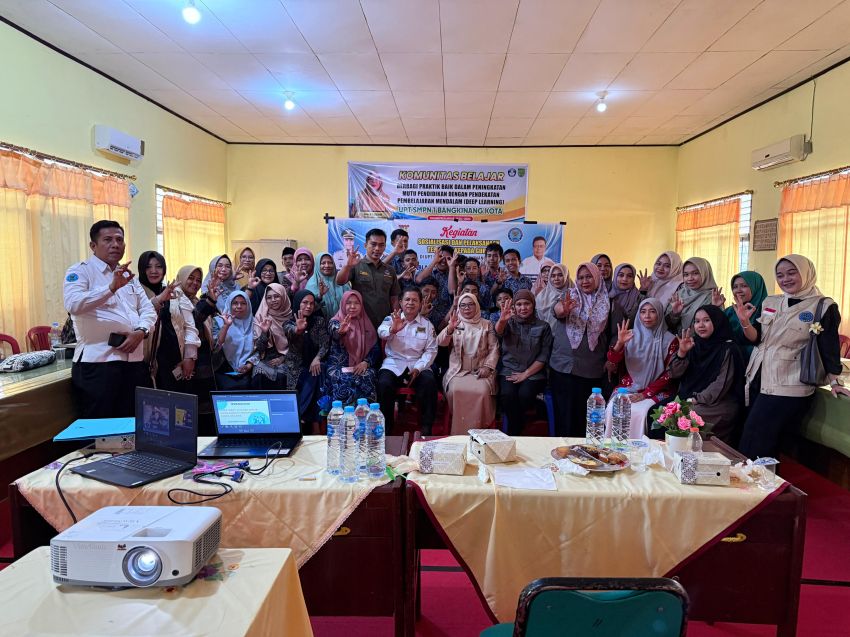 BNNK Kampar Gelar Sosialisasi Bahaya Narkoba dan HIV AIDS di UPT SMP Negeri 1 Bangkinang Kota
