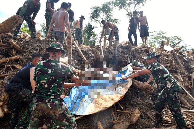 Satgas Gulben Kodam I/BB Berhasil Temukan dan Evakuasi Jenazah Korban Banjir di Tapanuli Selatan