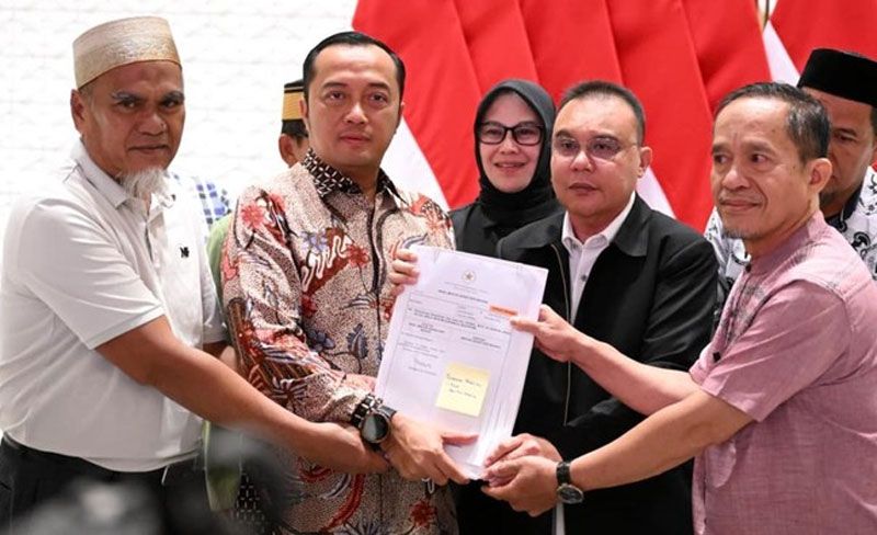 Perjuangan Panjang Temukan Keadilan, Dua Guru Luwu Utara Terima Rehabilitasi Presiden