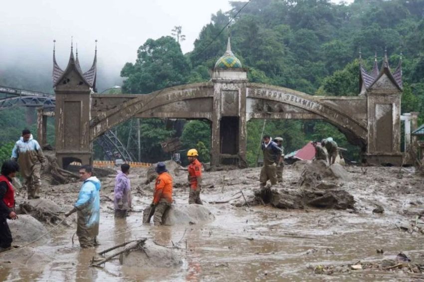 Banjir Bandang Sumbar, 21 Jenazah Ditemukan di Aliran Sungai Batang Anai
