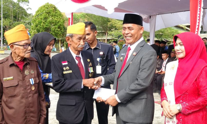 Bupati Herman Inspektur Upacara Peringatan Hari Pahlawan 2025