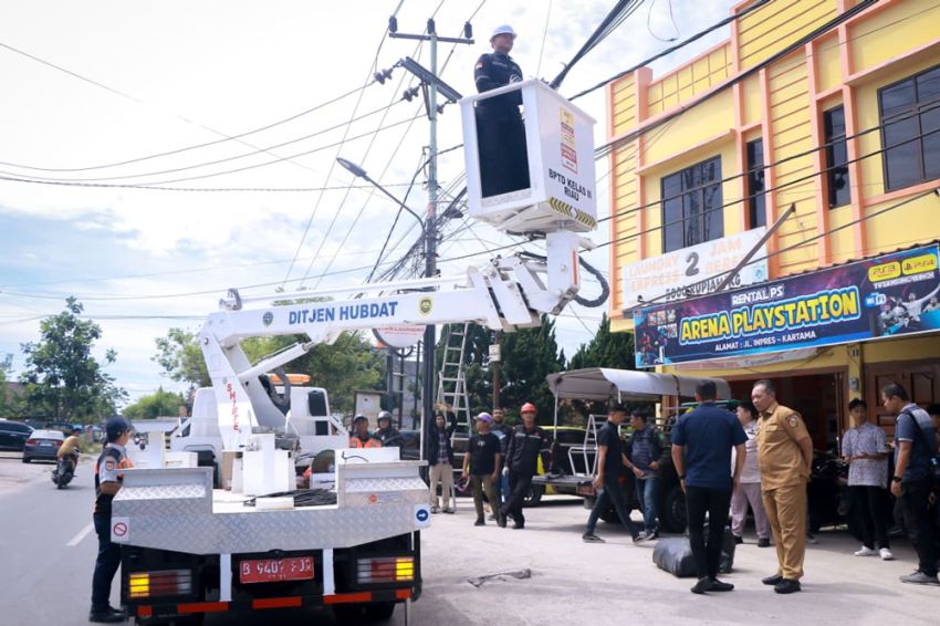 Pemko Mulai Tata Kabel FO di Pekanbaru