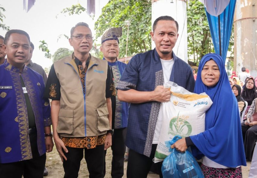 Agung Nugroho Salurkan Bantuan Pangan untuk 18.998 Warga 15 Kecamatan di Pekanbaru