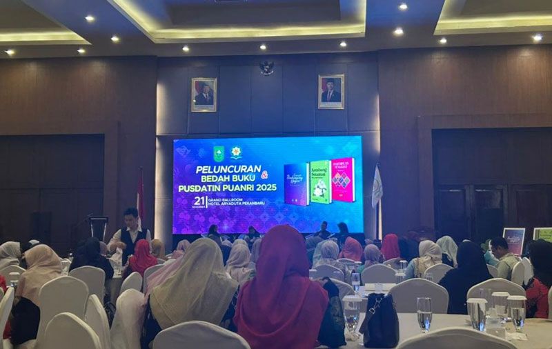 Pusdatin Puanri Luncurkan Tiga Buku Kiprah Perempuan Riau