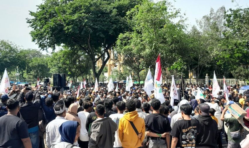 Ribuan Masa Demo di Kejati Riau, Tuntut Satgas PKH Transparan