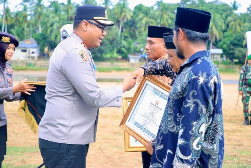 Tiga Tokoh Lingkungan di Kampar Terima Penghargaan dari Kapolres