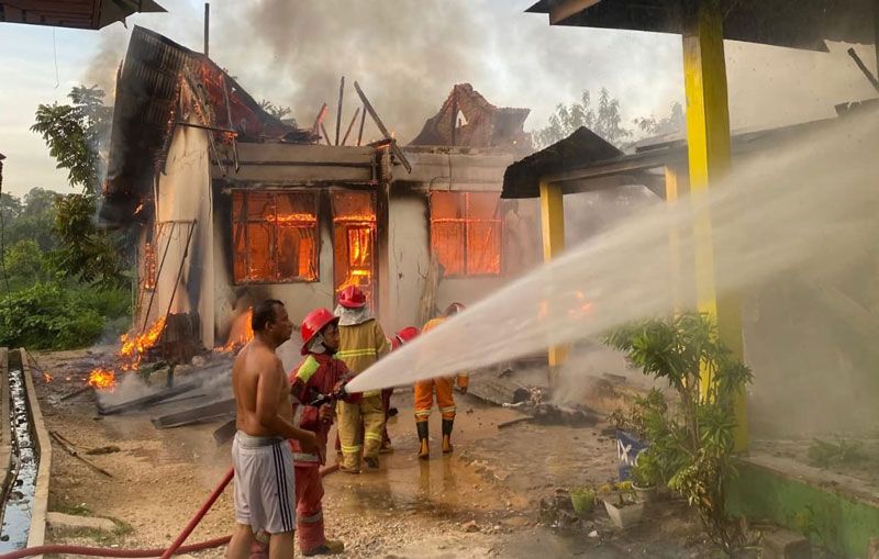 Kantin MTs Negeri 1 Dumai Ludes Terbakar