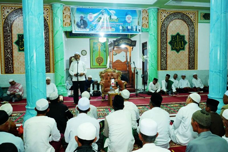 Pererat SIlaturahmi dengan Jamaah, Bupati Inhil Hadiri Haul Jama&rsquo; Syekh Abdurrahman Siddiq dan Abah Guru Sekumpul di Kuindra
