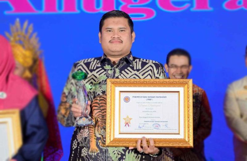 Bupati Bengkalis Kasmarni Raih Anugerah Baiduri ke-14